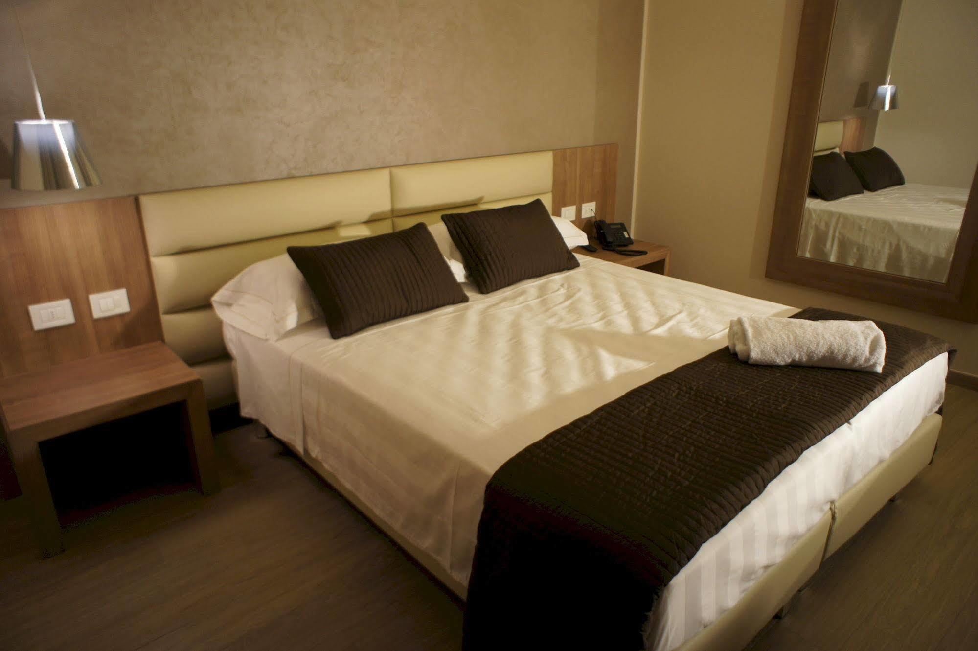 Hotel Al Veliero Pontevico Екстер'єр фото