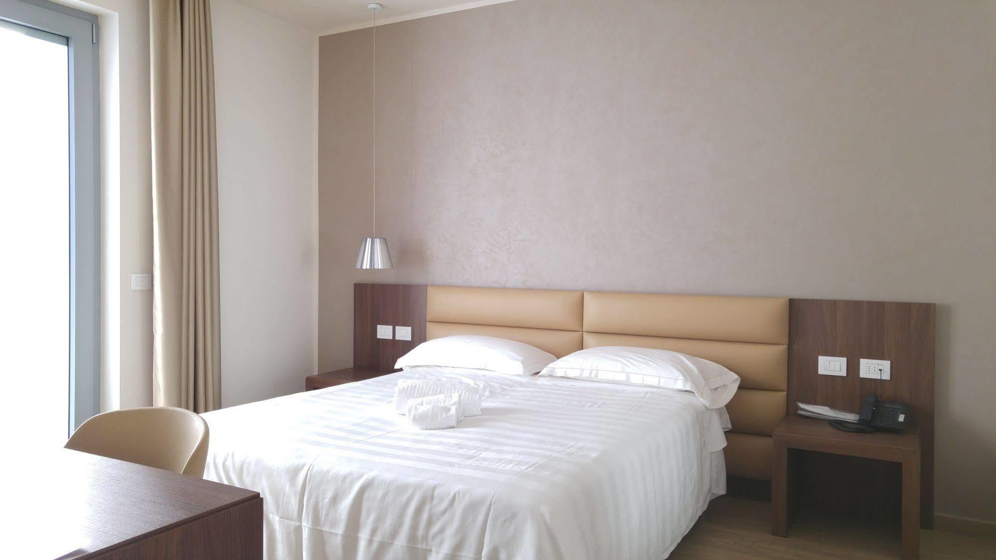 Hotel Al Veliero Pontevico Екстер'єр фото